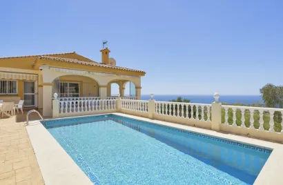 Сasa de 4 dormitorios en Benalmádena, Spain No. 611