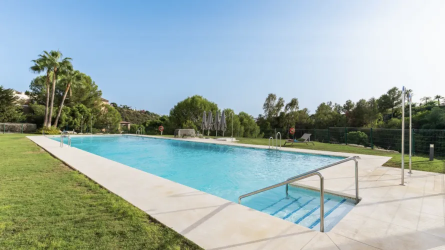 Apartamento de 3 dormitorios en Benahavís, Spain No. 421 № 1