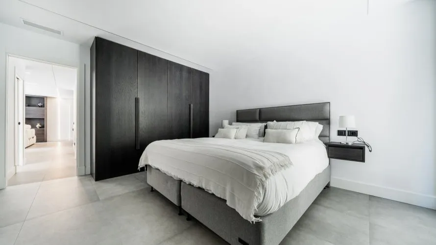 Apartamento de 2 dormitorios en Marbella, Spain No. 142 № 8