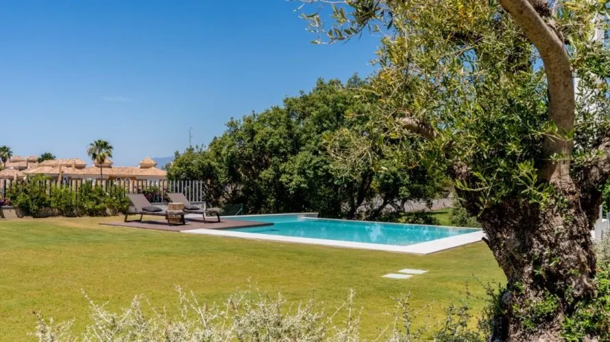 Villa de 4 dormitorios en Marbella, Spain No. 372 № 10