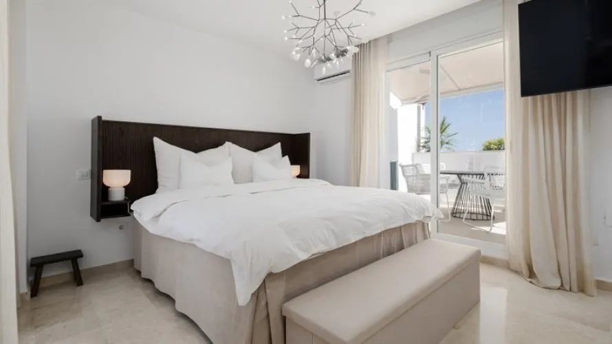 Dúplex de 3 dormitorios en Nueva Andalucía, Spain No. 537 № 10