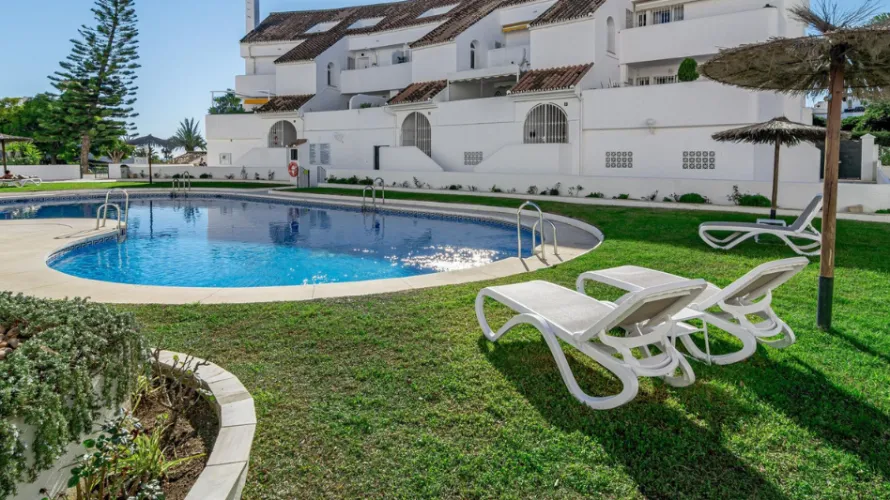 Dúplex de 3 dormitorios en Nueva Andalucía, Spain No. 562 № 12