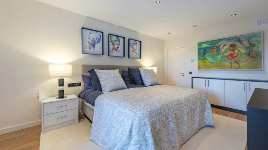 Villa de 5 dormitorios en Marbella, Spain No. 380 № 28