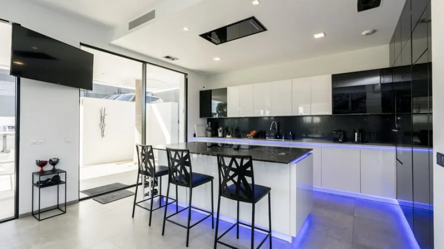 Villa de 4 dormitorios en Estepona, Spain No. 252 № 22