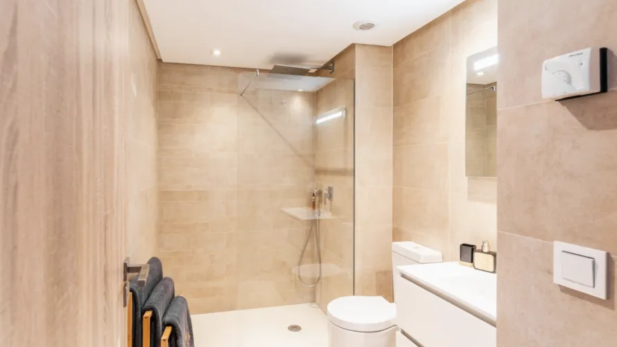 Apartamento de 3 dormitorios en Benahavís, Spain No. 421 № 6
