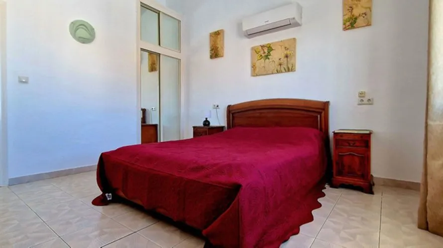 Villa de 4 dormitorios en Fuengirola, Spain No. 395 № 15