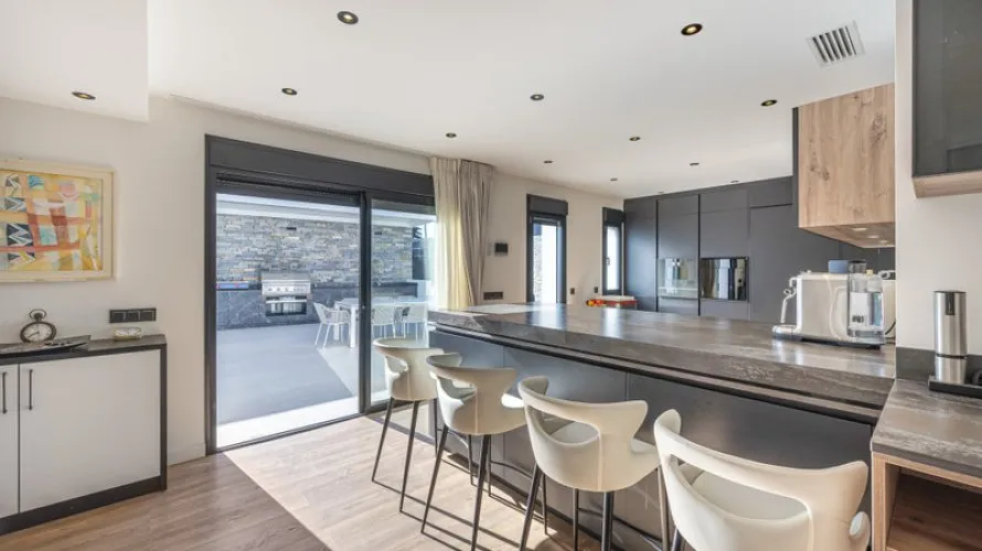 Villa de 5 dormitorios en Marbella, Spain No. 380 № 18