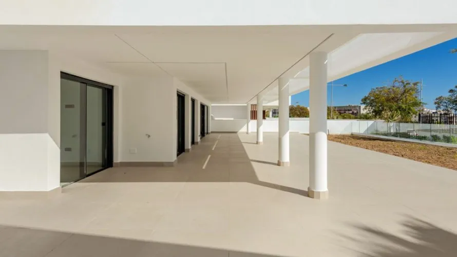 Apartamento de 2 dormitorios en Estepona, Spain No. 275 № 2