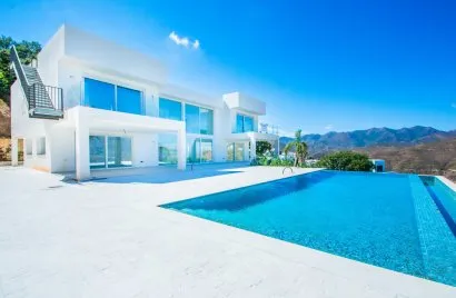Villa de 4 dormitorios en Marbella, Spain No. 157
