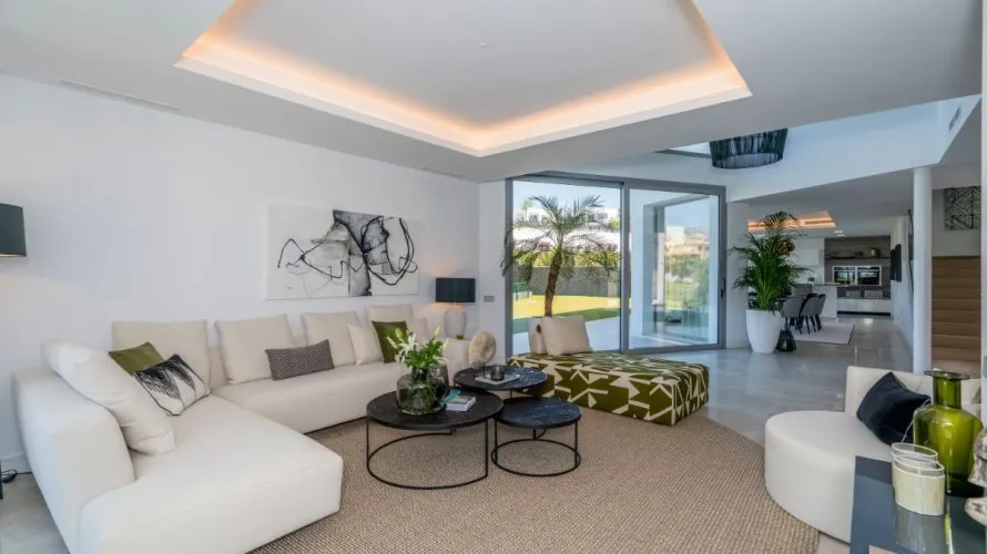 Villa de 4 dormitorios en Marbella, Spain No. 372 № 7