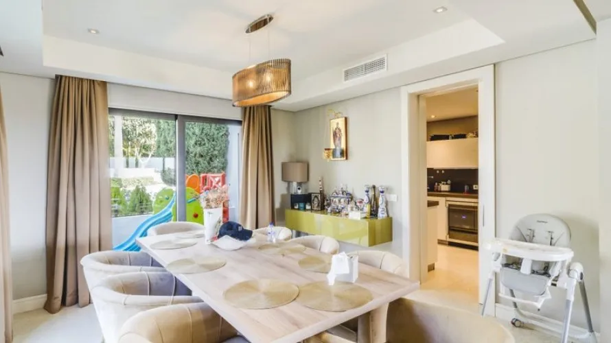 Villa de 5 dormitorios en Marbella, Spain No. 527 № 28
