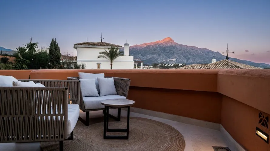 Apartamento de 4 dormitorios en Nueva Andalucía, Spain No. 218 № 15