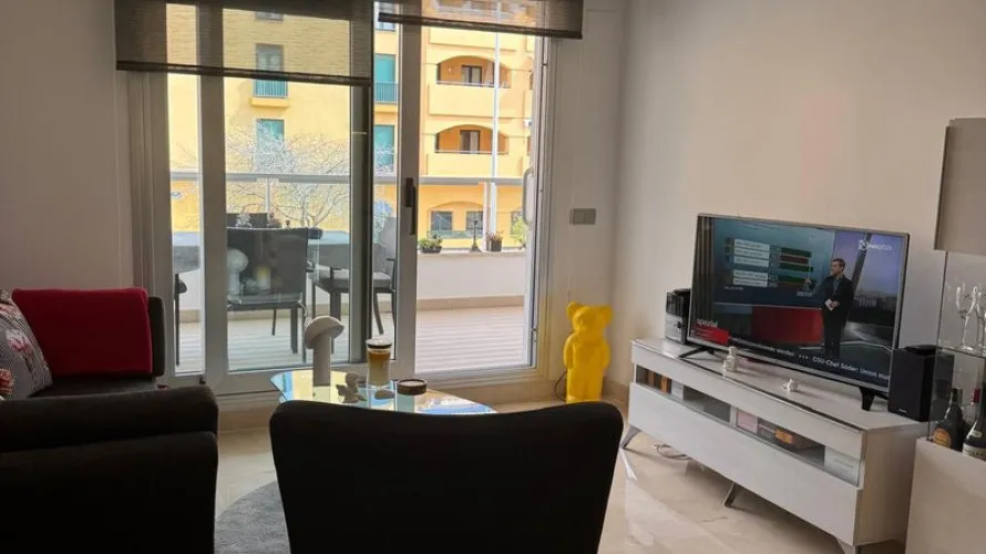 Apartamento de 3 dormitorios en Cortes (San Pedro De Alcantara), Spain No. 521 № 1