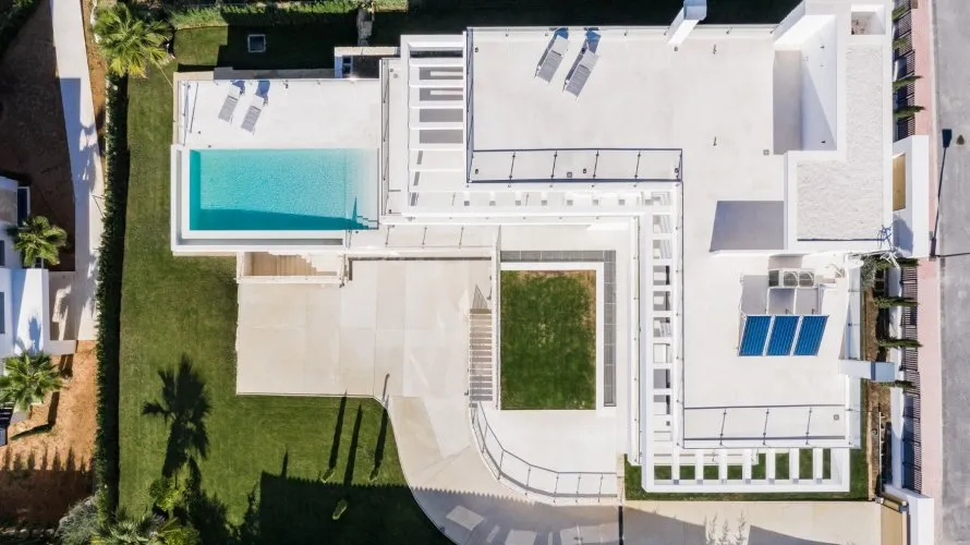 Villa de 4 dormitorios en Marbella, Spain No. 74 № 14