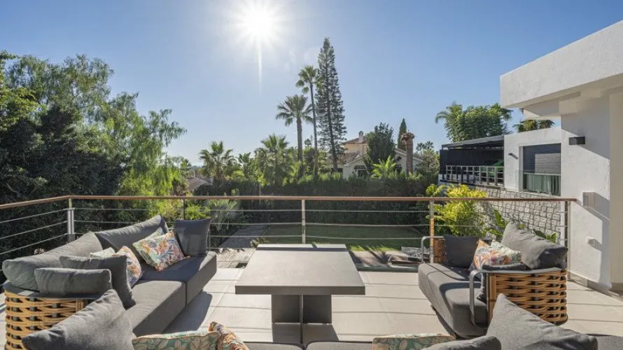 Villa de 5 dormitorios en Marbella, Spain No. 380 № 8