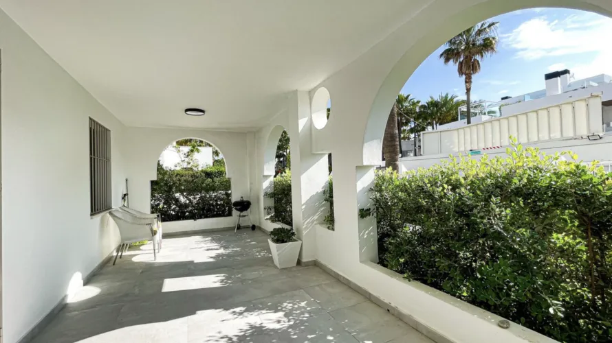 Apartamento de 2 dormitorios en Marbella, Spain No. 590 № 24