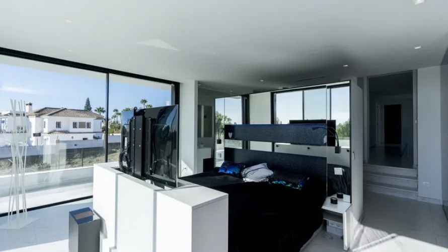 Villa de 4 dormitorios en Estepona, Spain No. 252 № 19