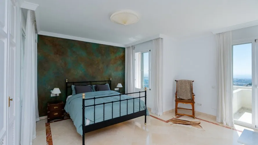 Dúplex de 3 dormitorios en Benahavís, Spain No. 332 № 2
