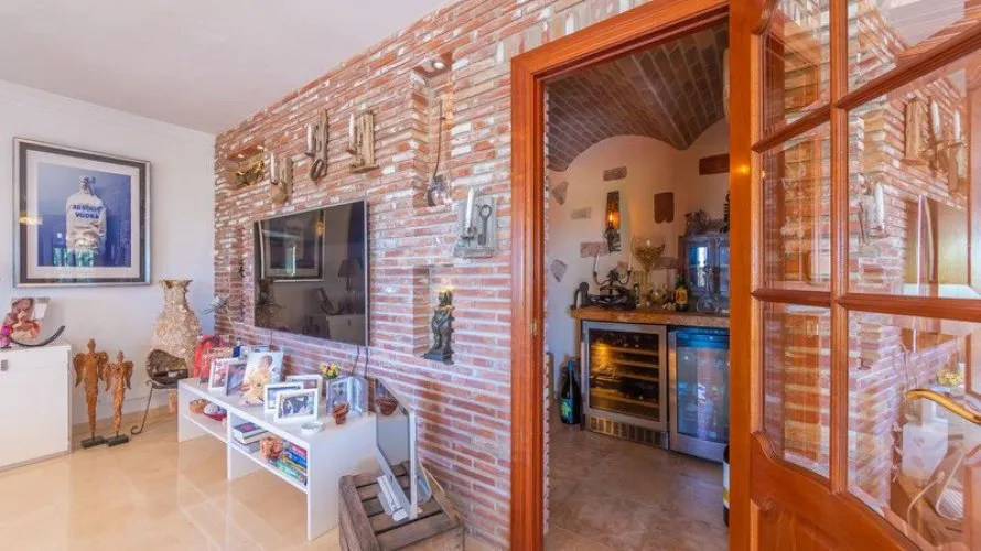Villa de 4 dormitorios en Las Lagunas, Spain No. 475 № 27
