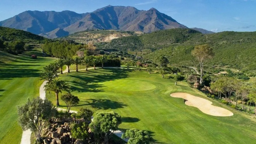 Dúplex de 4 dormitorios en Casares, Spain No. 470