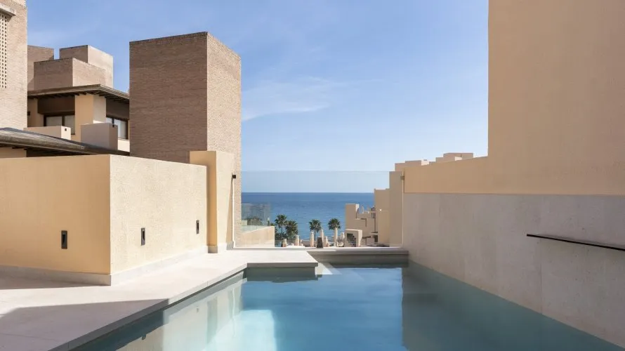 Dúplex de 3 dormitorios en Estepona, Spain No. 505 № 1