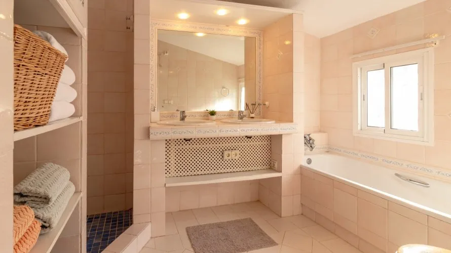 Villa de 5 dormitorios en Estepona, Spain No. 189 № 23