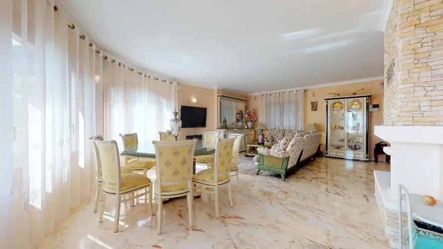 Villa de 7 dormitorios en Maryvilla, España No. 1072 № 2