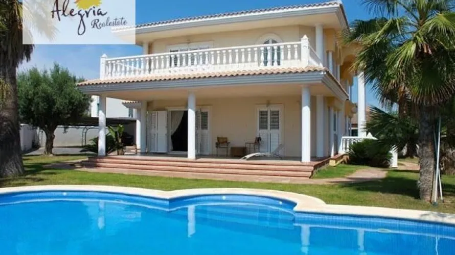 Apartamento de 4 dormitorios en L'Eliana, Spain No. 1446