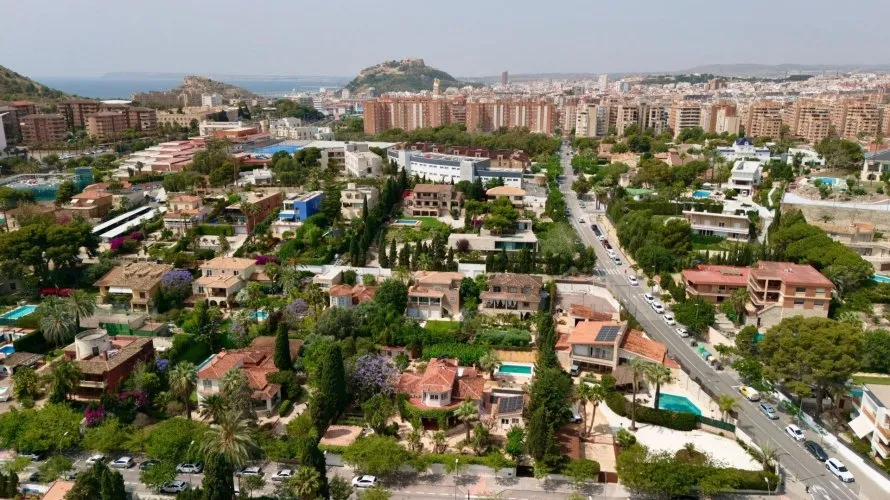 Apartamento de 6 dormitorios en Alicante, España No. 1271 № 1