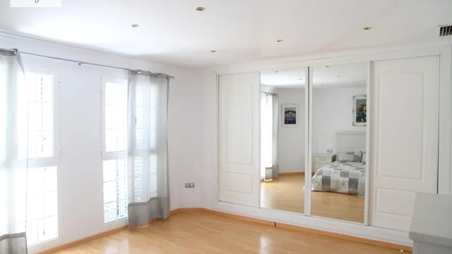 Apartamento de 4 dormitorios en L'Eliana, Spain No. 1446 № 2