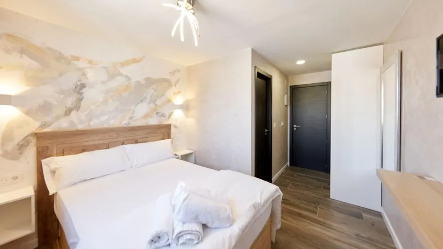 Hotel de 19 dormitorios en Cabo De Las Huertas, España No. 1497 № 20