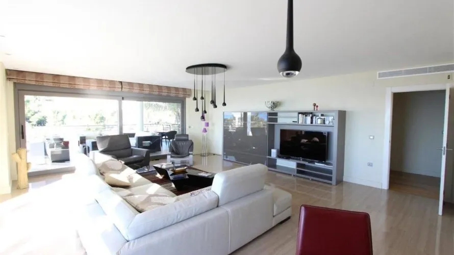 Apartamento de 260m² en El Mascarat, España No. 1332 № 1