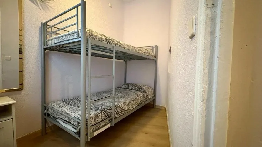 Apartamento de 2 dormitorios en Madrid, España No. 1558 № 9