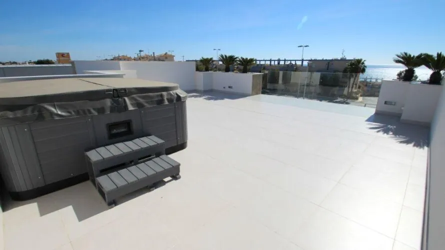 Villa de 4 dormitorios en Campoamor, España No. 1193 № 16