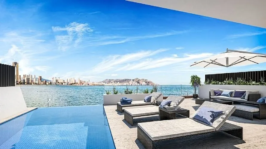 Apartamento de 4 dormitorios en Benidorm, España No. 1038 № 2