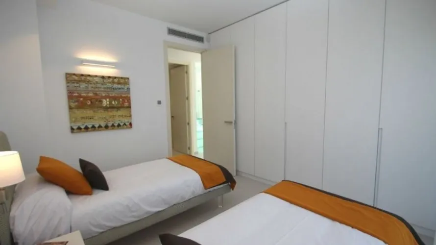 Villa de 197m² en La Zenia, España No. 977 № 1