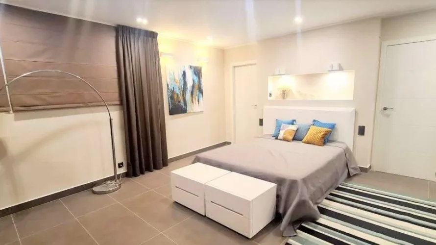 Villa de 5 dormitorios en Calpe, España No. 1053 № 1