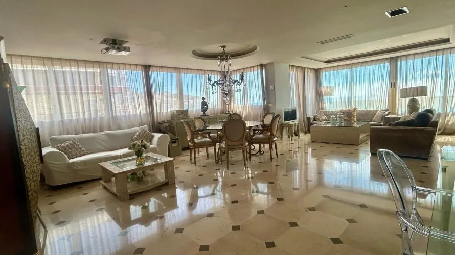 Apartamento de 3 dormitorios en Benidorm, Spain No. 1239