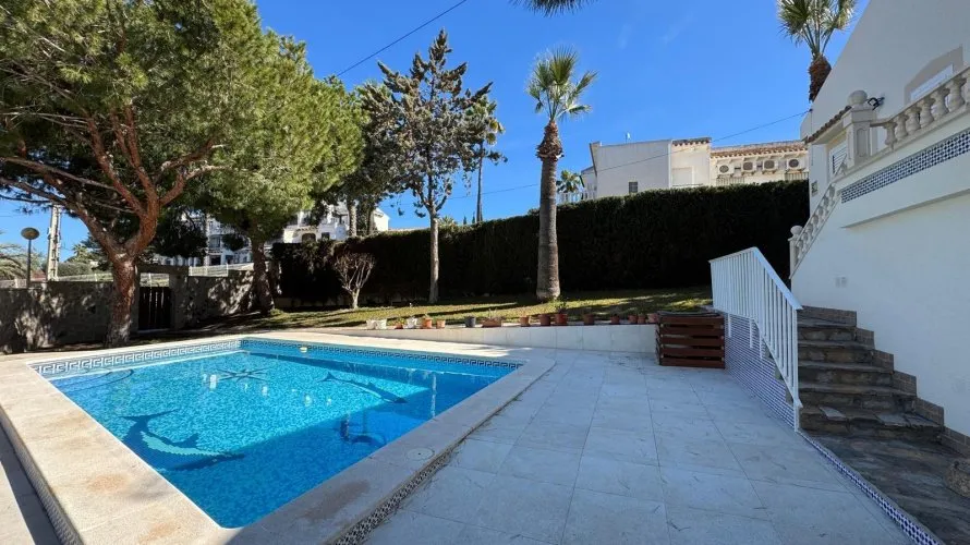 Villa de 3 dormitorios en Cabo Roig, España No. 927 № 3