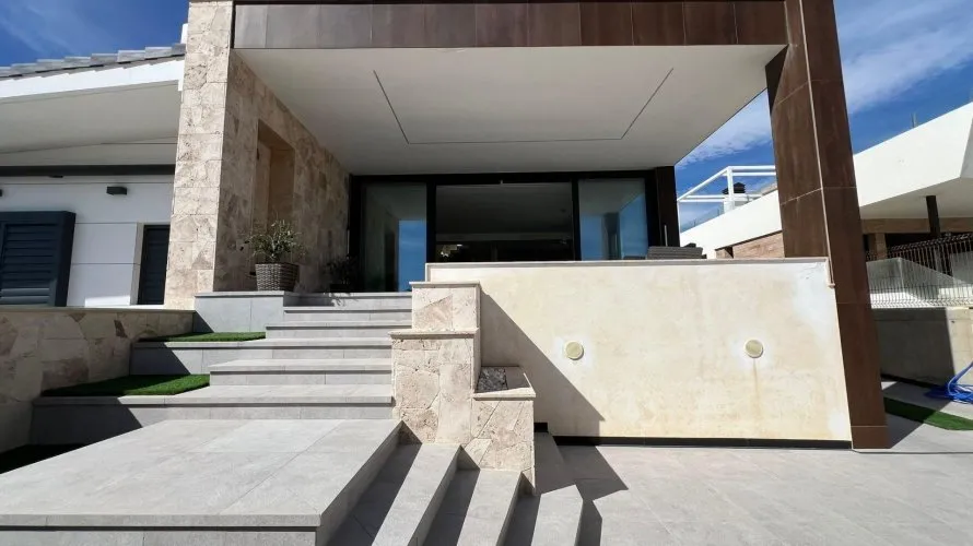 Villa de 5 dormitorios en La Mata, España No. 1196 № 1