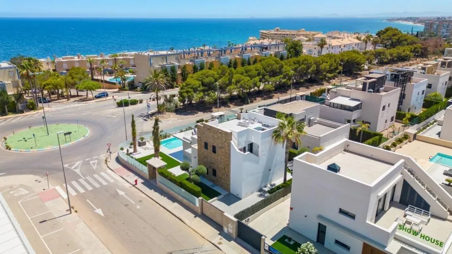 Villa de 4 dormitorios en Campoamor, Spain No. 1222 № 3