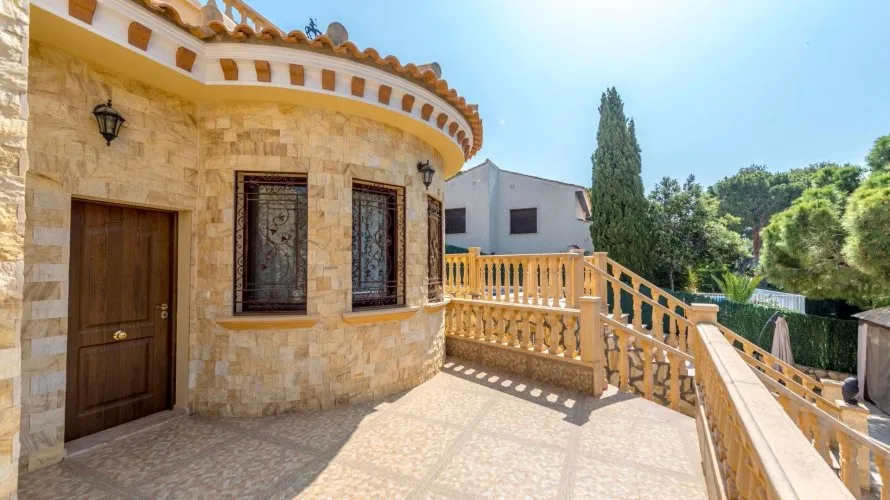 Villa de 4 dormitorios en Campoamor, España No. 1543 № 5