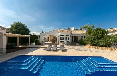 Villa de 344m² en Alicante, Spain No. 1393