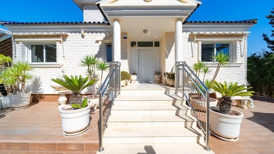 Villa de 5 dormitorios en Torrevieja, España No. 1261