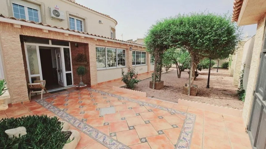 Villa de 5 dormitorios en Torrevieja, España No. 1251 № 1