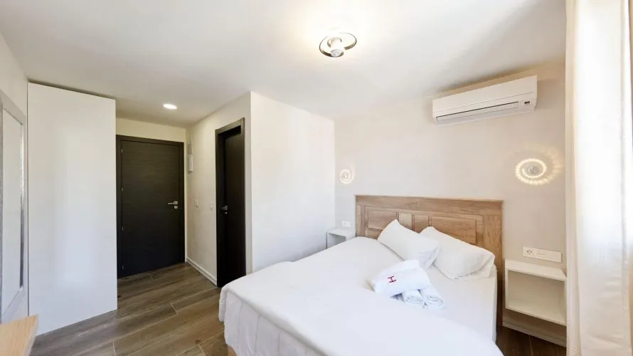Hotel de 19 dormitorios en Cabo De Las Huertas, España No. 1497 № 6