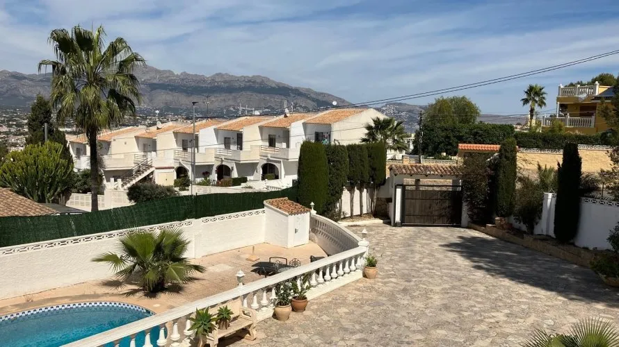 Villa de 4 dormitorios en Albir, Spain No. 1181 № 12