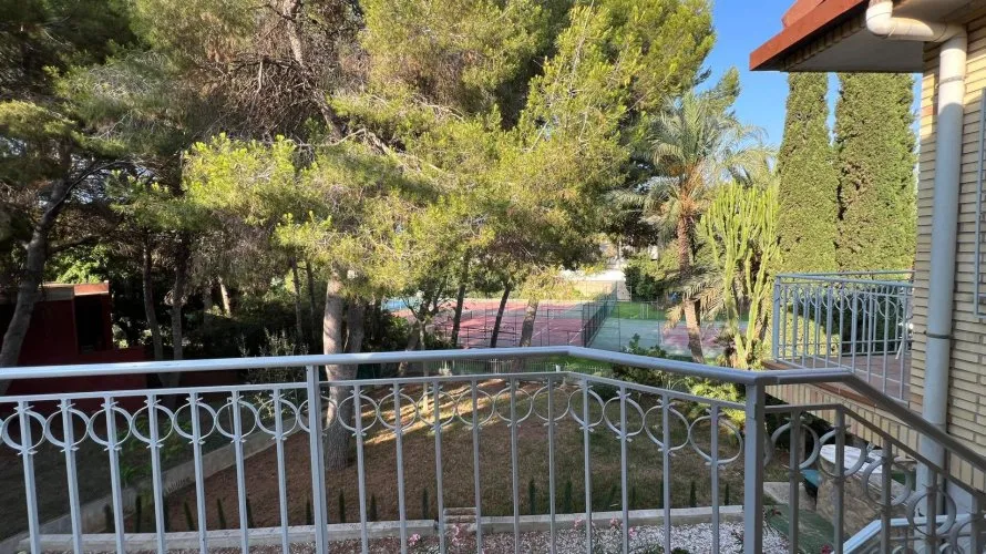 Villa de 4 dormitorios en Campoamor, España No. 1174 № 15