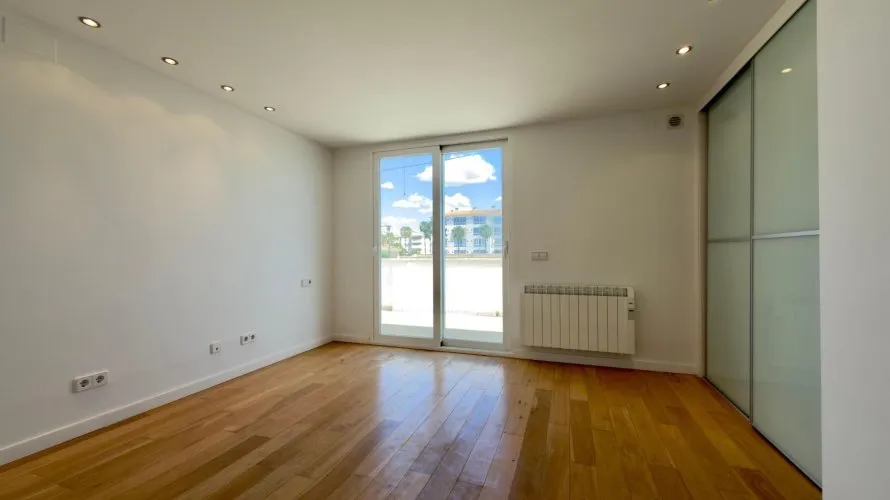 Сasa de 4 dormitorios en Albir, España No. 1438