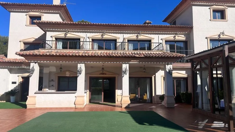 Hotel de 12 dormitorios en Finestrat, Spain No. 965 № 26